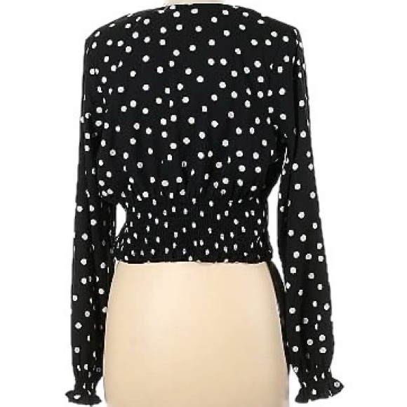 NWT Levi’s black & white polka dot cropped v-neck blouse size medium. - Picture 2 of 3